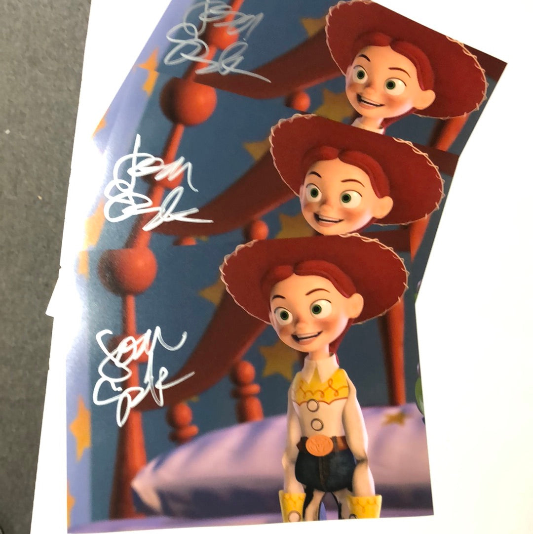 Joan Cusack “Jessie”(c) 8x10 Toy Story 2 – Leeloo Multiprops, LLC