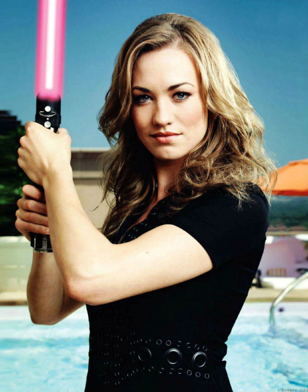 Yvonne Strahovski 11x14 (e) signed