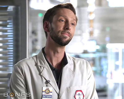 Joel David Moore - Bones 8x10 (a)