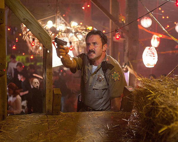 DAVID ARQUETTE - Officer Dewey SCREAM (with gun) 8x10
