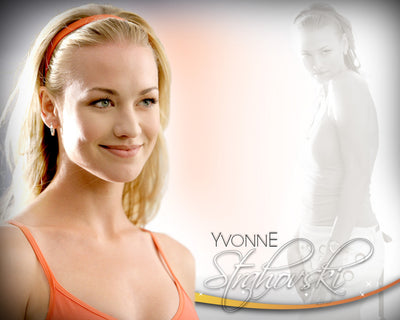 Yvonne Strahovski 8x10 (b) signed