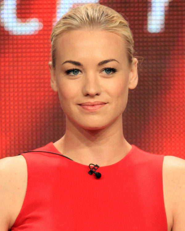 Yvonne Strahovski 8x10 (d) signed