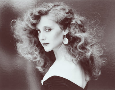 Carol Kane 11x14 photo (01)  autographed  PRE ORDER ITEM