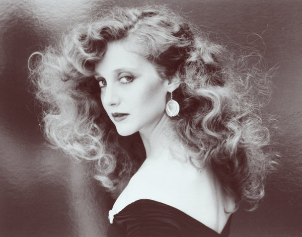 Carol Kane 11x14 photo (01)  autographed  PRE ORDER ITEM