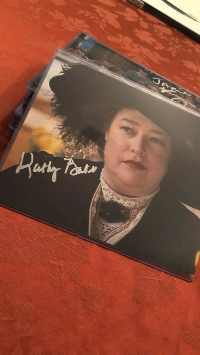 KATHY BATES - 8x10 AHS "Titanic"